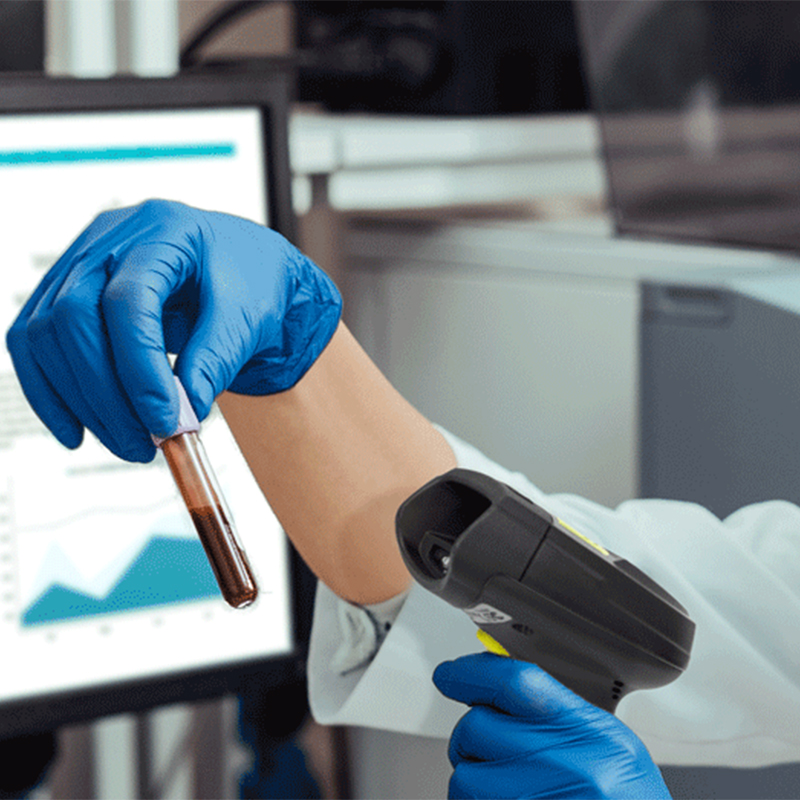 Exemple d'utilisation dans un laboratoire, domaine de la santé, du lecteur codes-barres Newland HR42 Halibut Series